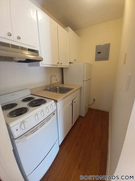 Building Photo - 172 N Beacon St