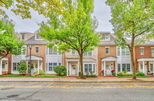 Building Photo - 36 Independence Way