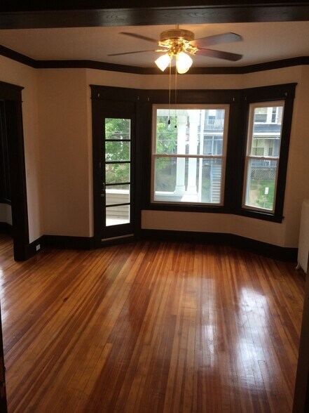 Building Photo - 372 Morris St