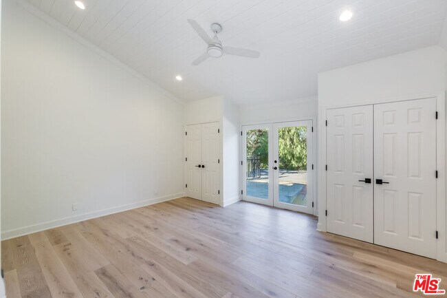 Building Photo - 835 Camino Santos Reyes