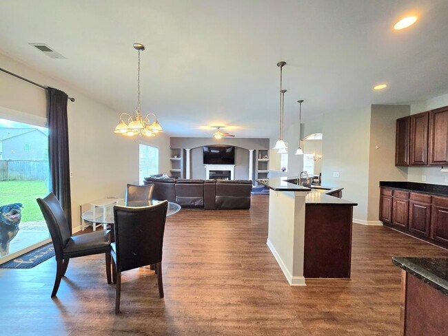 Building Photo - 525 Batty Way