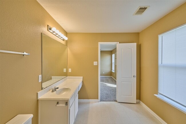 Building Photo - 3022 Swift Brook Glen Way