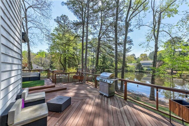 Building Photo - 3360 Turtle Lake Dr SE