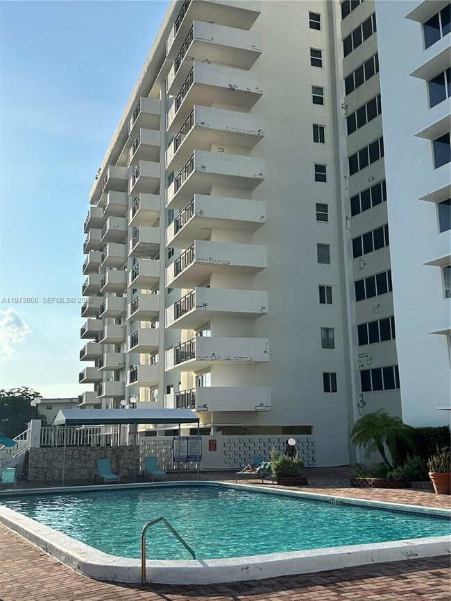 Building Photo - 401 Golden Isles Dr