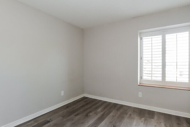 Building Photo - 2571 W Blaine Ct