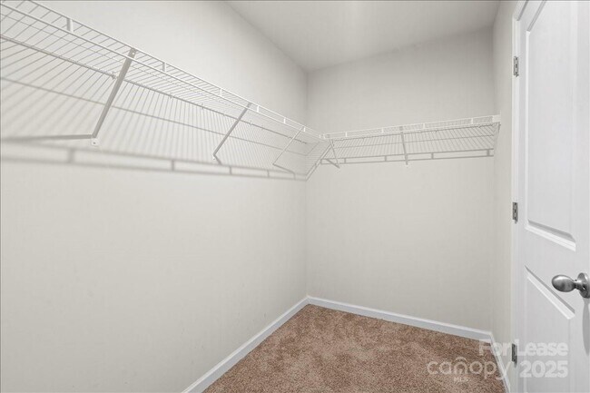 Building Photo - 221 Wildflower Dr