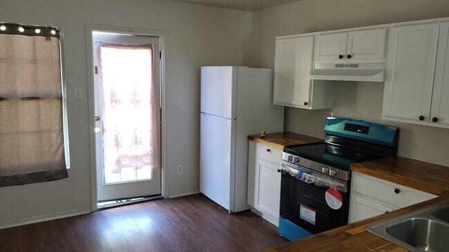 Building Photo - Ready for Move-In