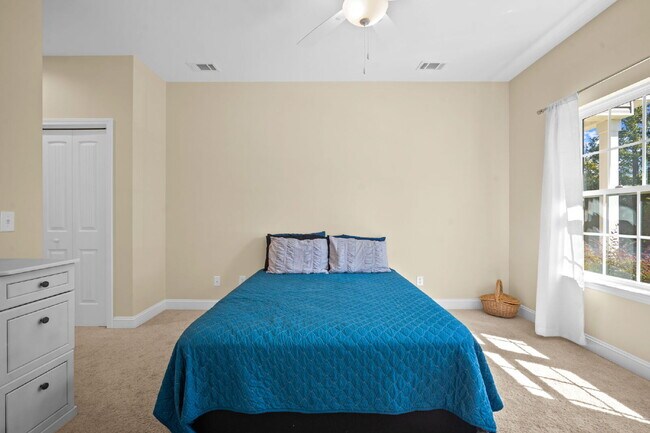 Building Photo - 3 Bedroom 2.5 Bath home in Azalea Square