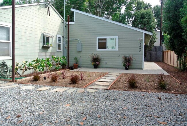 Building Photo - 1 Br/1 Ba ADU West of I-5! - Buena Vista