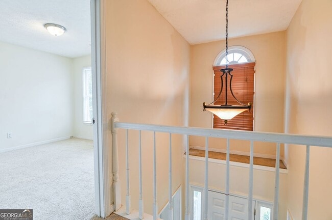 Building Photo - 105 N Oakland Cir