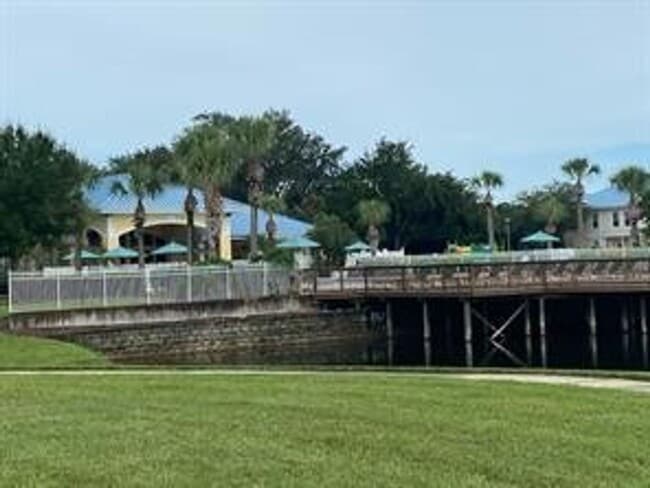 Building Photo - Kissimmee Townhome