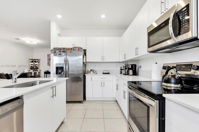 Building Photo - 15953 SW 2nd Pl