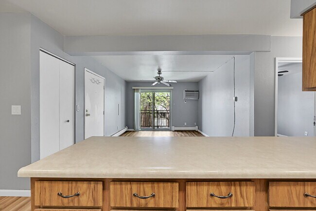 Building Photo - $1,295.00, One Bedroom, one bath, located ...