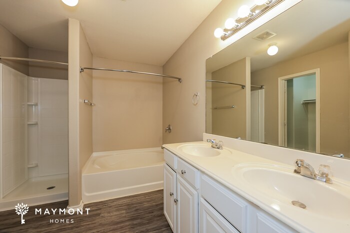 Building Photo - 2002 Bentwood St