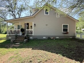 Building Photo - 227 Crooked Hollow Rd
