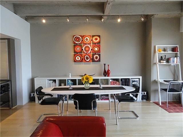 Building Photo - 2016 Main St