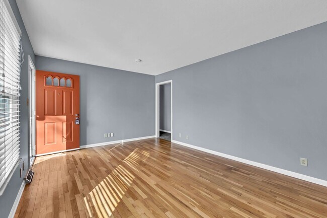 Building Photo - 171 W Regent Dr