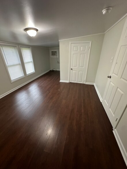 Building Photo - 209 G St