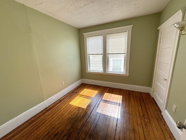 Building Photo - 144 Bridge St