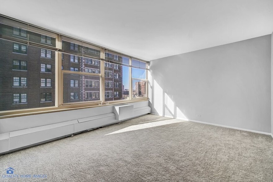 Bedroom - 360 W Wellington Ave