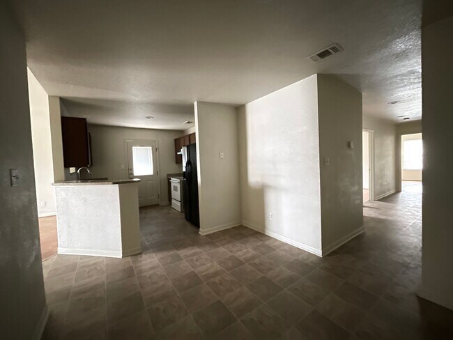 Building Photo - 2701 Vernice Loop