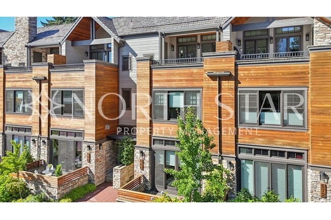 Building Photo - Luxury Living in the Heart of Lake Oswego: Stylish 3-Story Townhouse