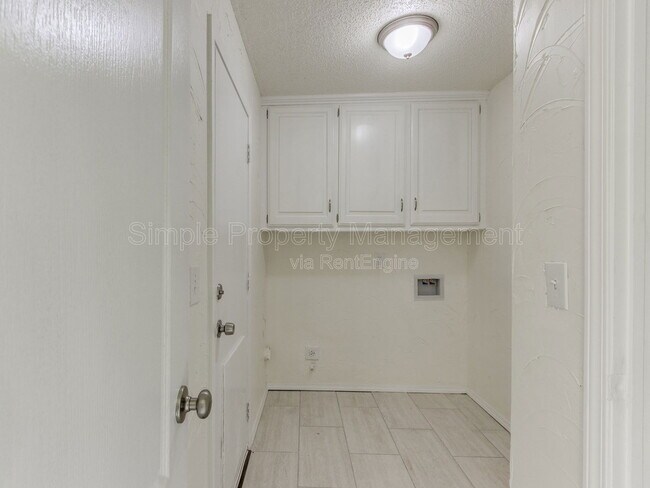 Building Photo - 704 Pepperdine Ave