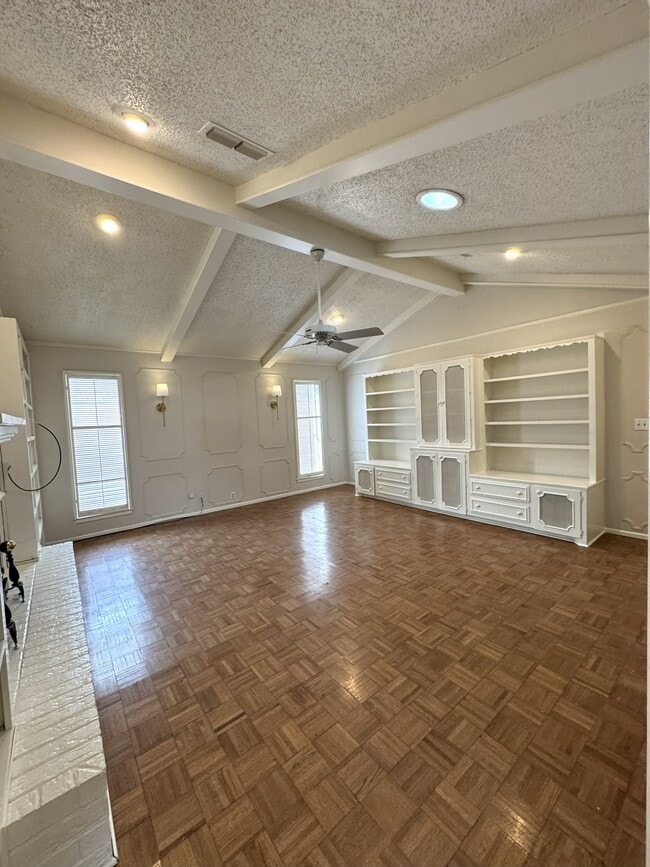 Building Photo - 2405 Stutz Pl