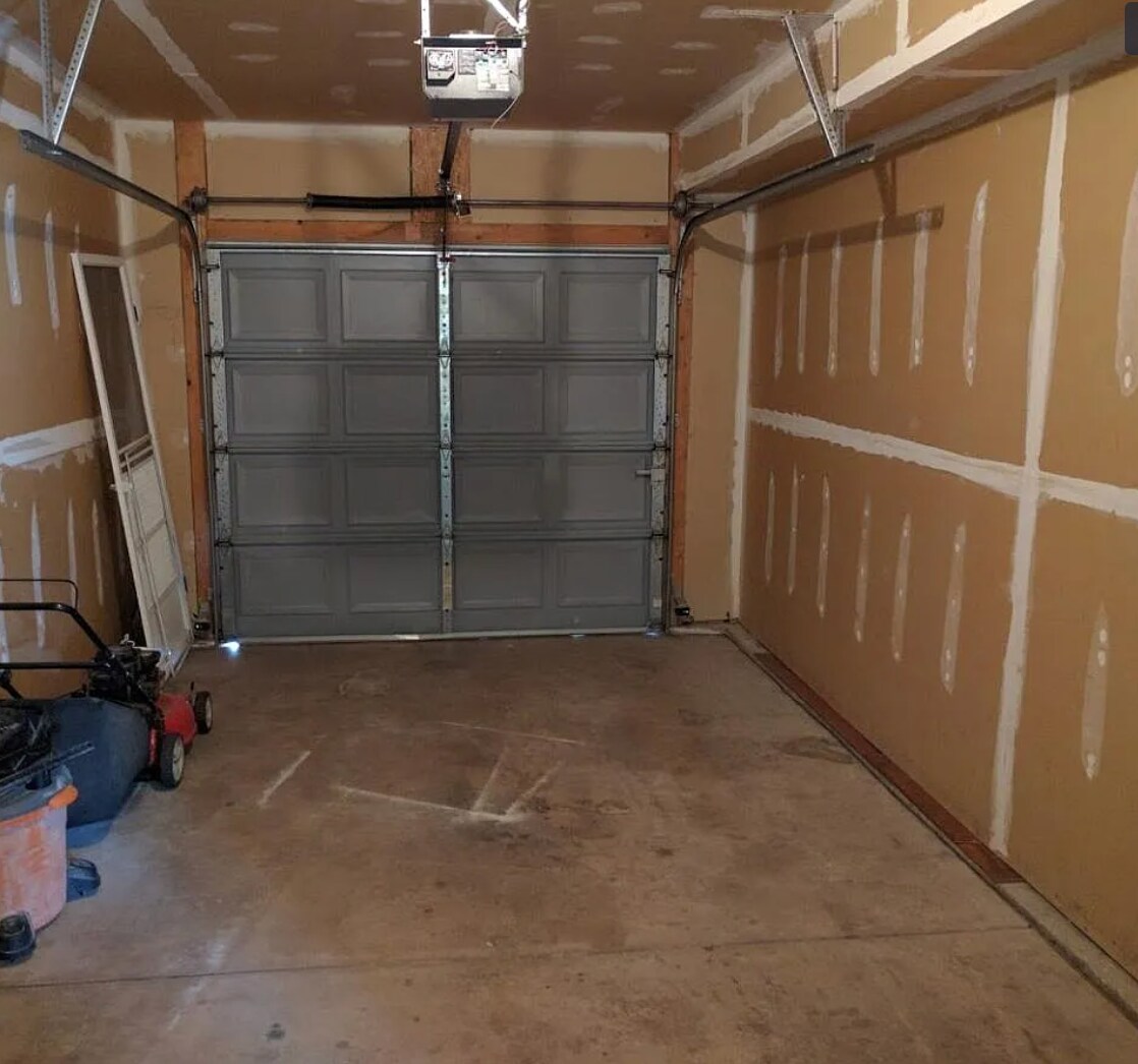 Building Photo - 806 Century Ln