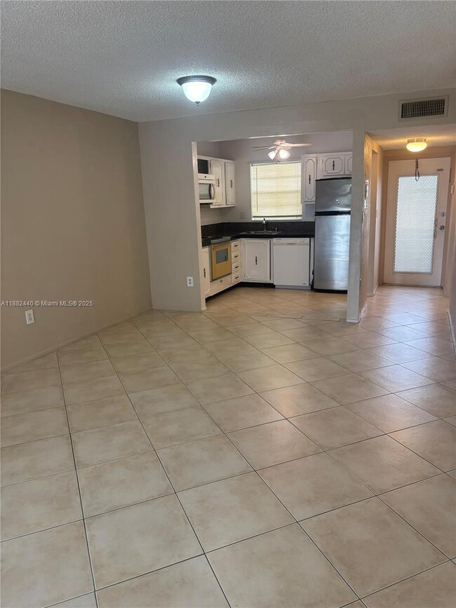 Building Photo - 3000 Sunrise Lakes Dr W