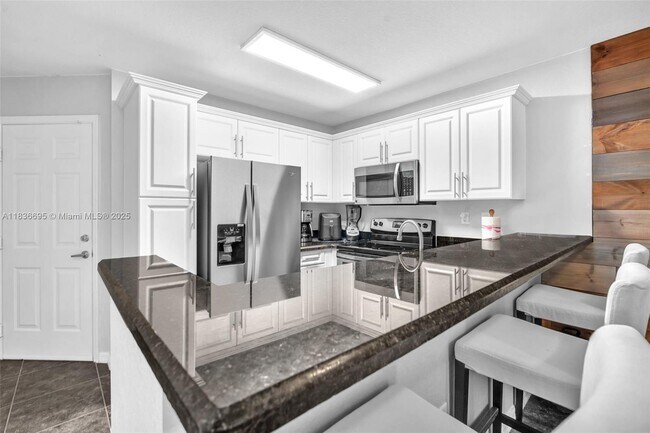 Building Photo - 4923 SW 66th Terrace