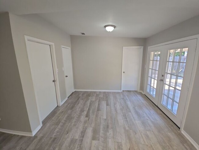 Building Photo - 202 Linda Ln
