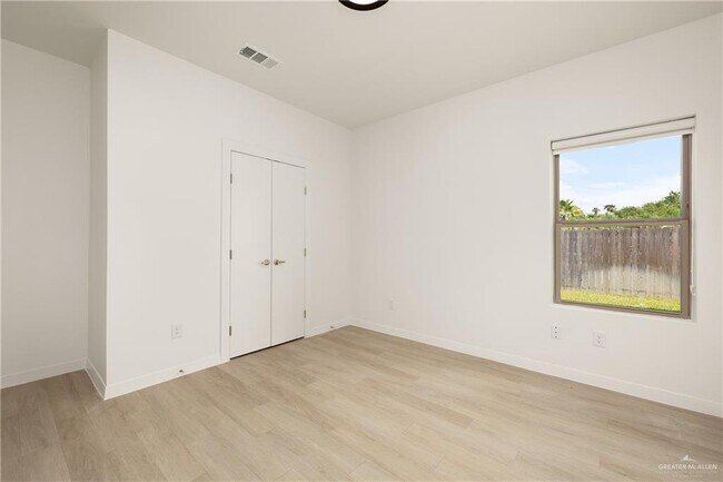 Building Photo - 18 N Ware Rd
