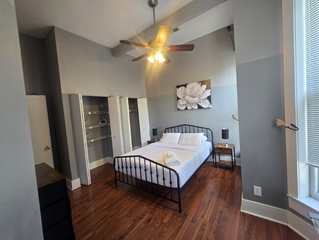 Building Photo - "2-Bed, 1-Bath apartment at South Brook Street, Louisville!"