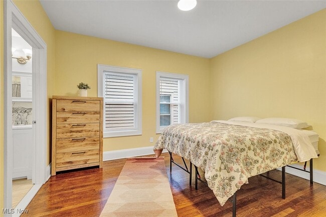 Building Photo - 2257 Grandview Ave