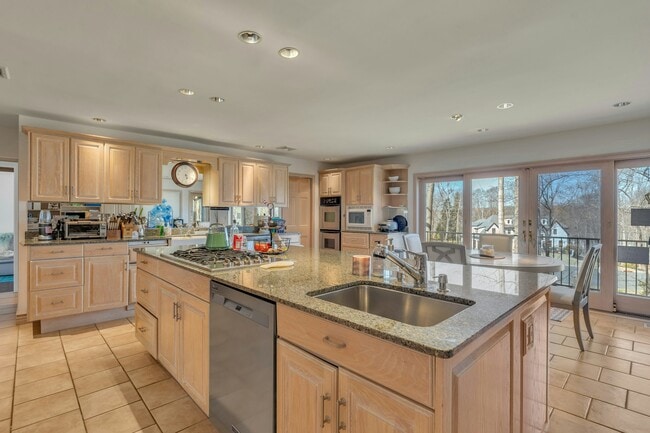 Building Photo - 181 Upper Saddle River Rd