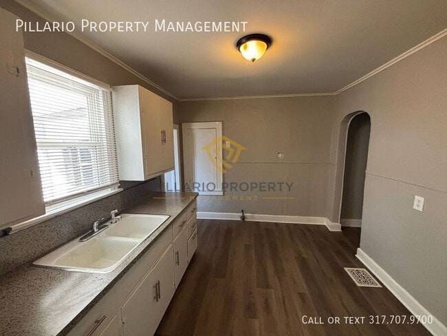 Building Photo - 711 W 22nd St