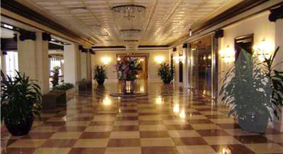 Building Photo - 2030 S Ocean Dr