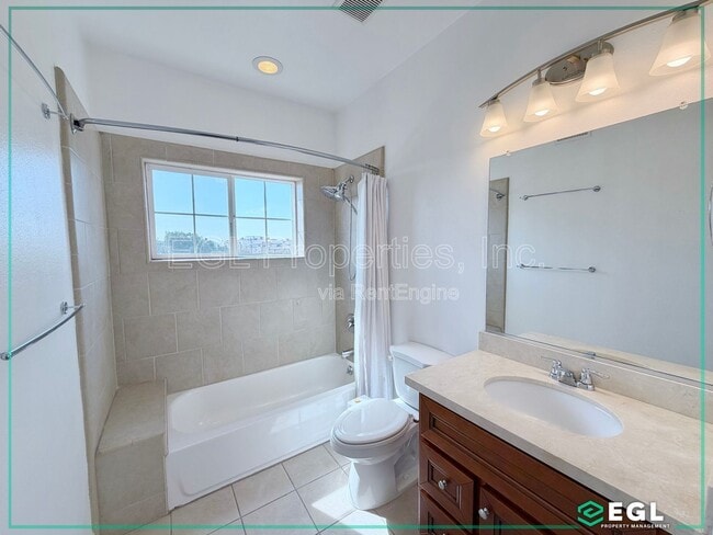 Building Photo - 1521 S Hayworth Ave