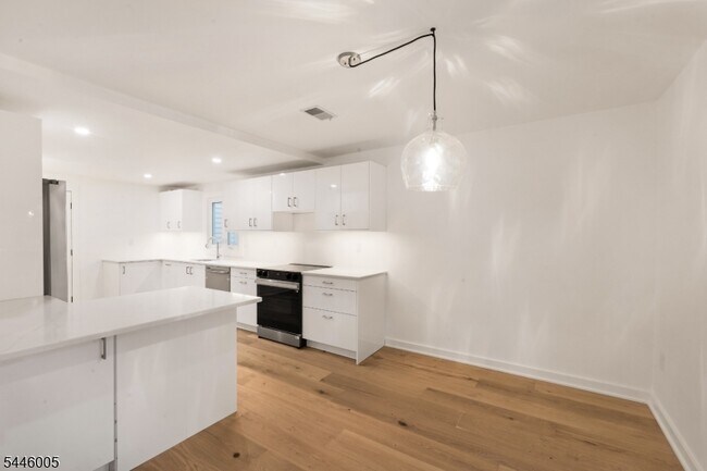 Building Photo - 5E Somerset Hills Village