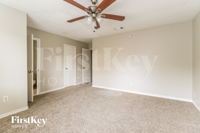 Building Photo - 22319 Meadowrock Dr