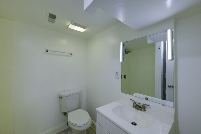 Building Photo - Charming & Renovated Petworth Rowhouse with Parking -  Available Now!
