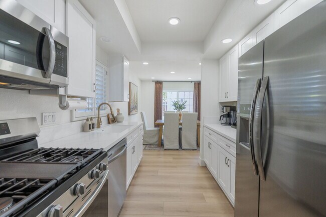 Building Photo - 2636 Vista Del Oro