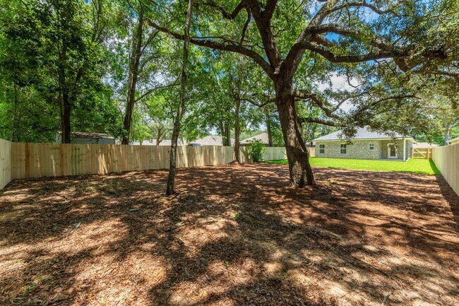 Building Photo - 4 Bedroom In Niceville!