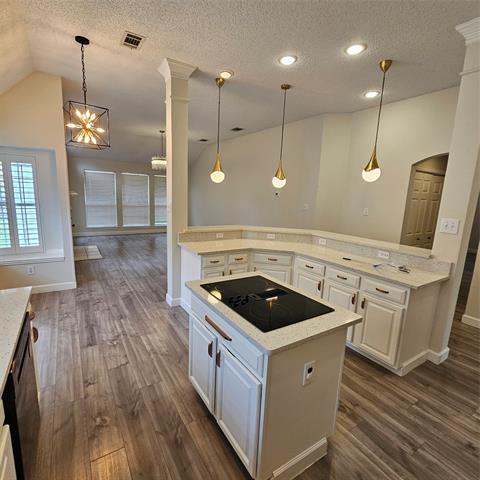 Building Photo - 2817 Oleander Dr