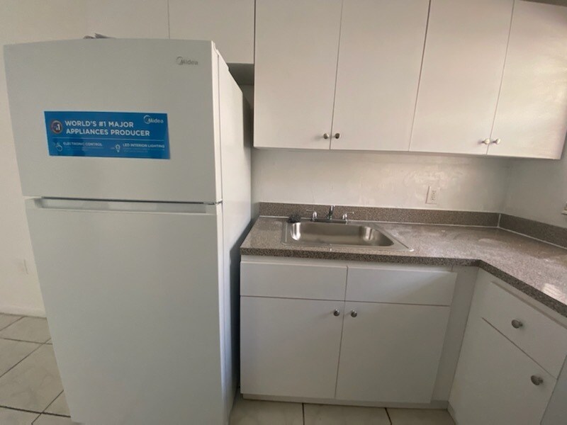 Building Photo - 13550 NE 10th Ave