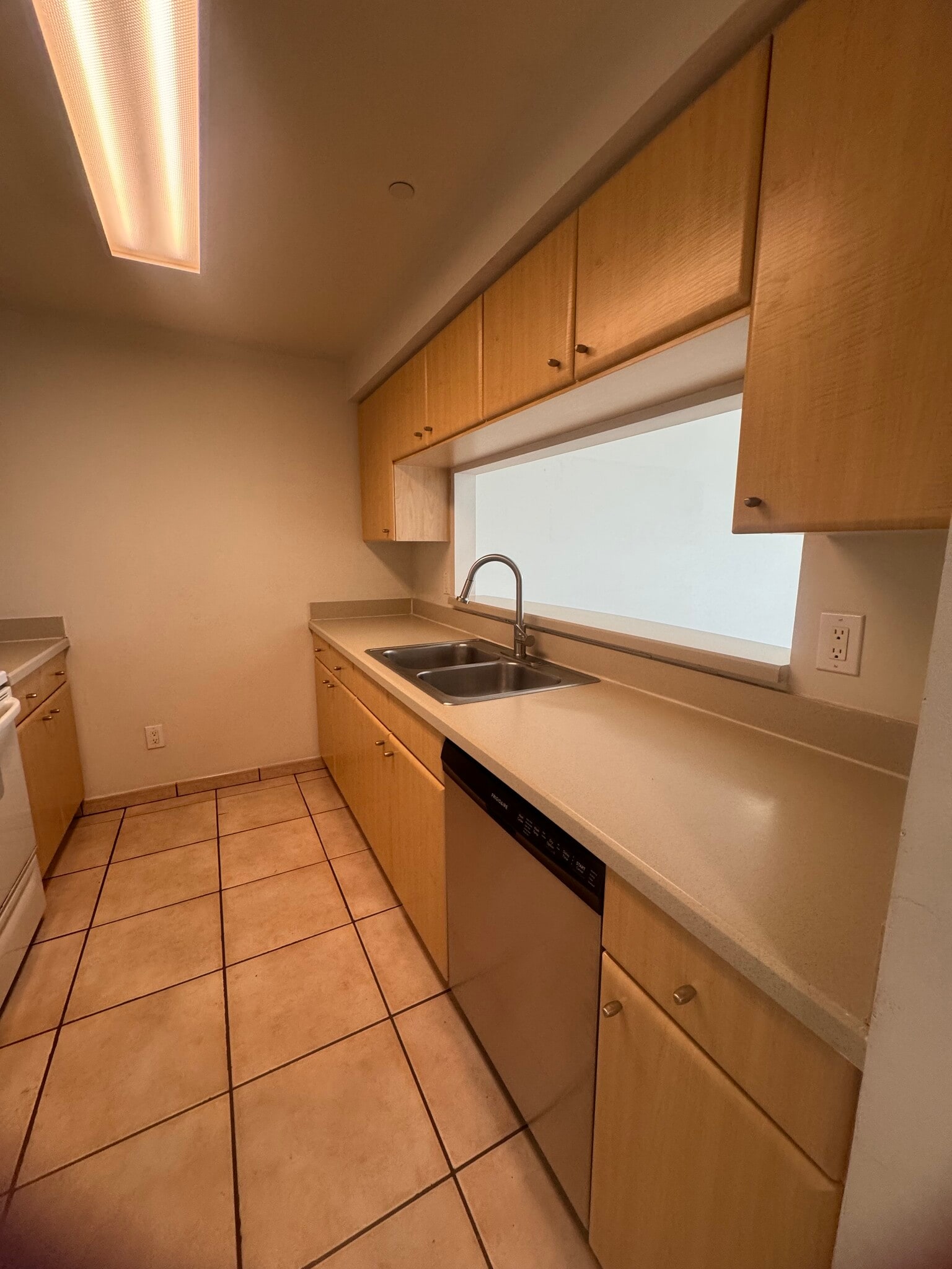 Building Photo - 690 SW 1st Ct