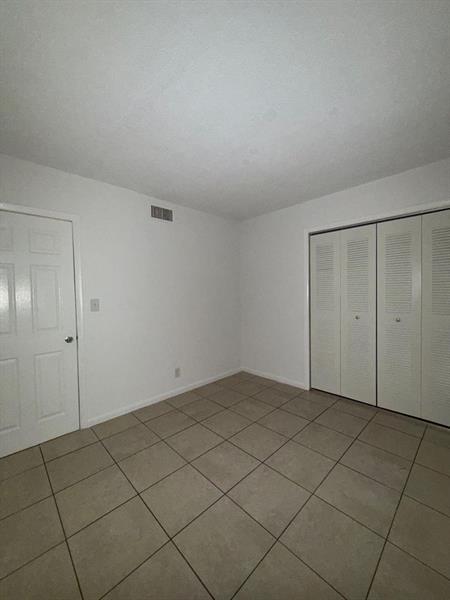 Building Photo - 471 Sunshine Dr