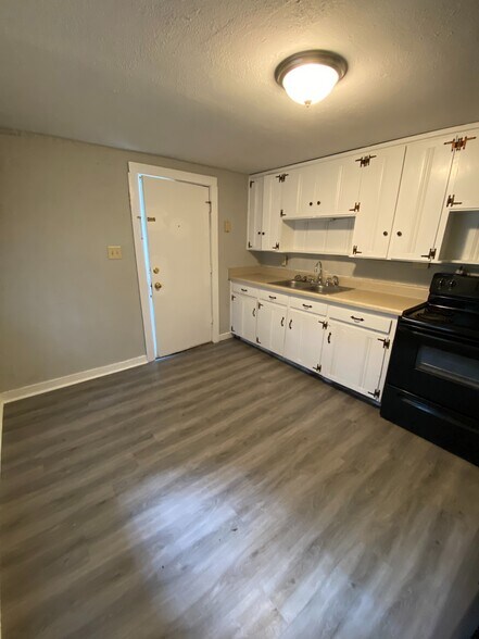 Building Photo - 406 Hietts Ln