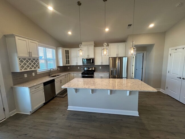 Building Photo - 585 Oyster Dr